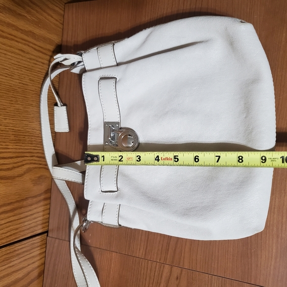 Springtime White Michael Kors handbag. Excellent condition, med size - Picture 9 of 10